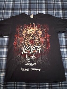 Gildan Black Slayer Skull Tour Graphic Tee with Red Accents